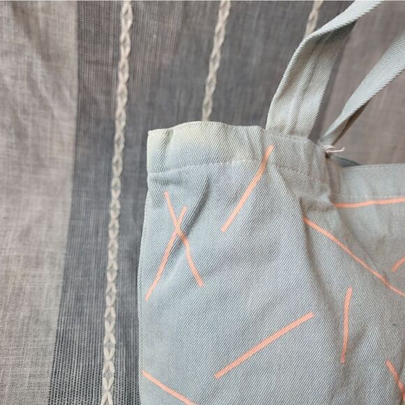 NWT- TALKING OUT OF TURN Canvas Bundle - Picture 8 of 13